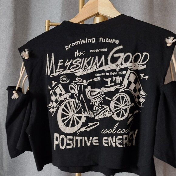 MeysiKim Cold Shoulder Graphic Tee Black /One Size /Y2K - Picture 4 of 5